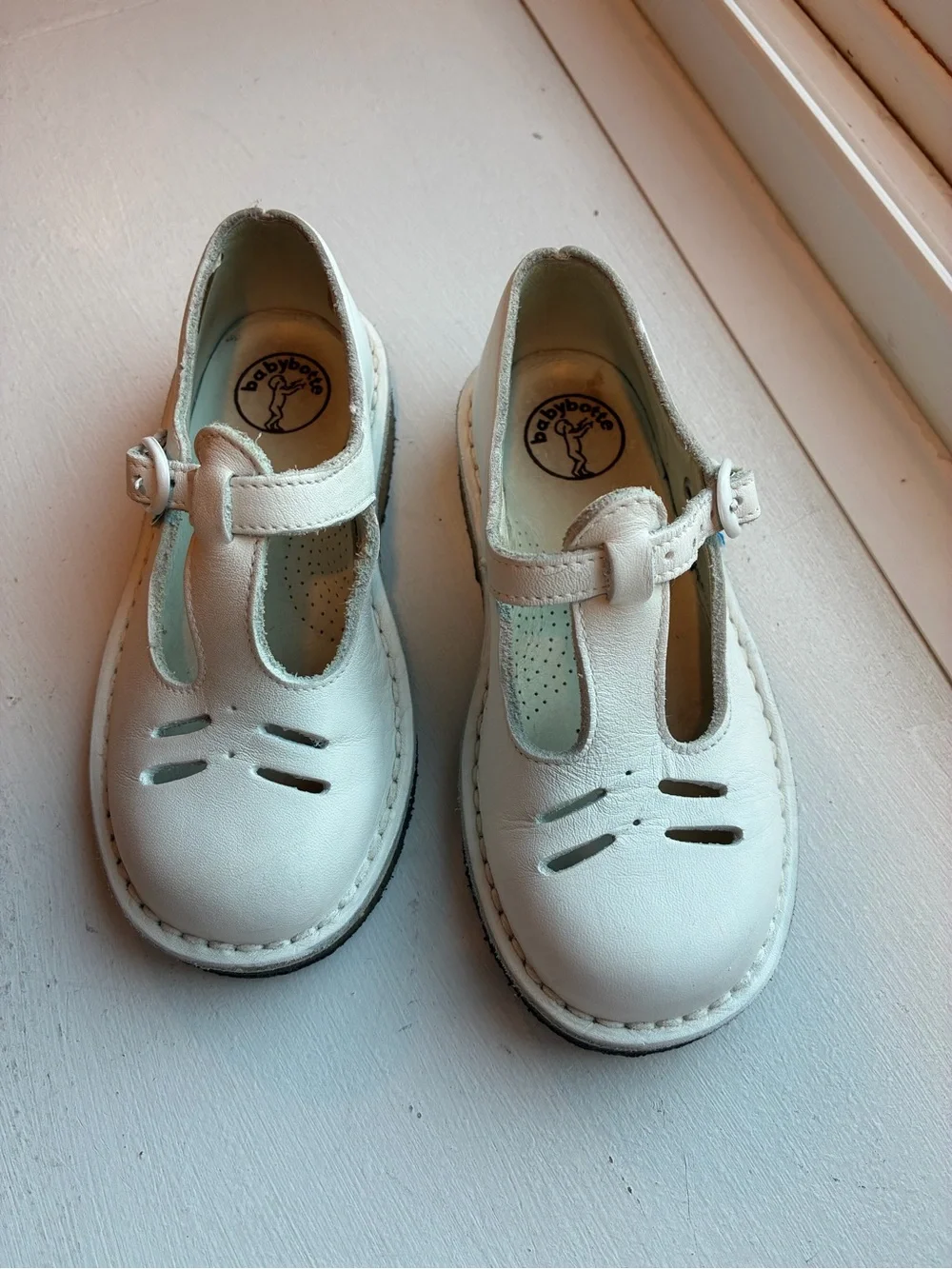 Vintage 90’s Babybotte White Leather T-Strap Dress Shoes EU 25 US 8.5 Style 2322